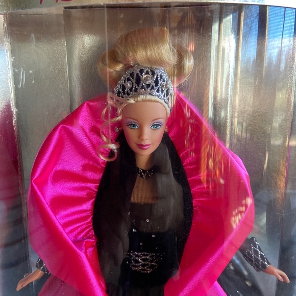 Vintage 1998 Happy Holidays Barbie - Picture 6 of 7